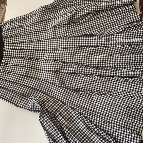 Black and white A-line stitched pleated skirt. - Picture 2 of 9